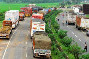 Trucks_entering_Delhi_pay_environmental_tax