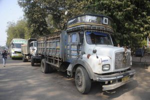 Vadodara traffic police launch drive against heavy vehicles