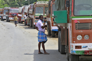 'Lungi'-Clad UP Truck Drivers to be Slapped With Rs 2,000 Fine for Defying Dress Code Under MV Act