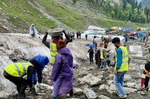 Nitin Gadkari announces release of Rs 400 crore under CRIF for restoration work in flood-hit Himachal