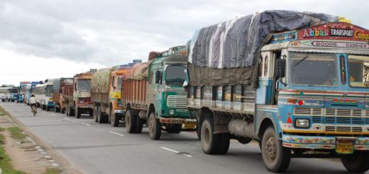 Truck freight rates fall nearly 3% in Aug on weak cargo flow