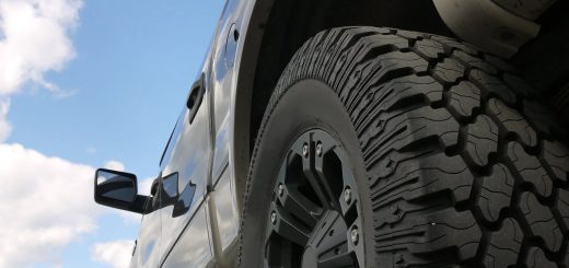 The Ultimate Guide: 5 Tips for Choosing the Perfect Commercial Truck Tyres
